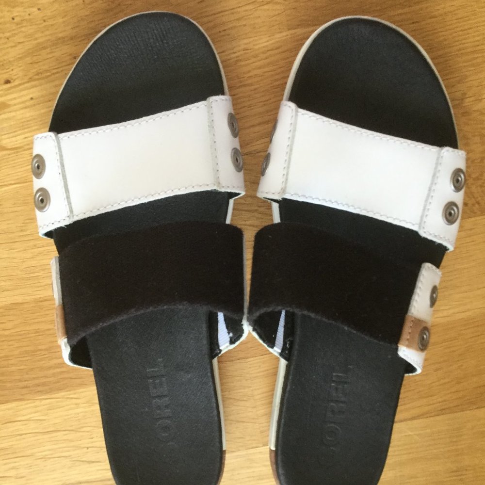 Sorel sandals size 6.5 like new condition white and black